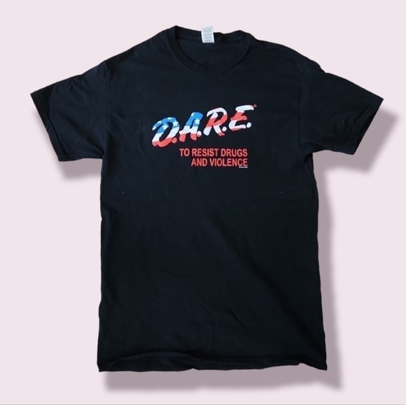 VINTAGE 90s DARE To Resist Drugs Flag Graphic Tee Shirt - Picture 1 of 3